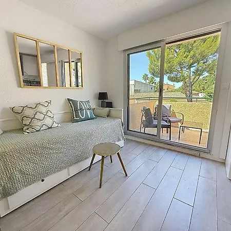 Avec Terrasse Et Piscine アパート *