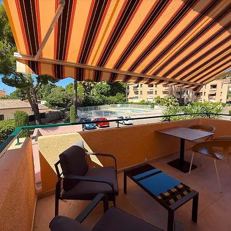Avec Terrasse Et Piscine アパート *