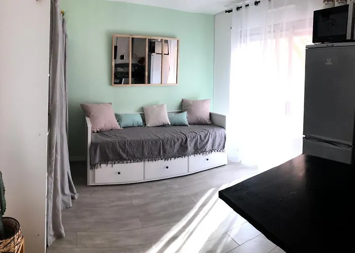 Avec Terrasse Et Piscine Апартаменты *