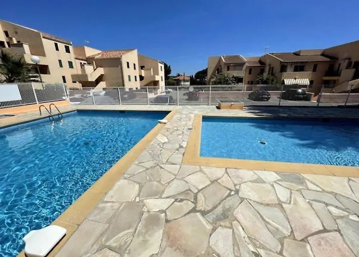 Avec Terrasse Et Piscine * Bandol